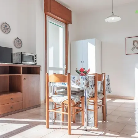Bilocale Lungomare A Apartment *